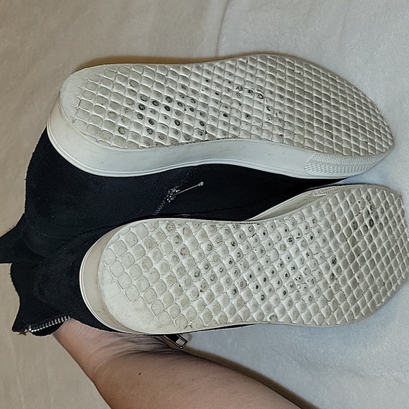 Steve Madden Women's Wedge Sneaker Black Suede Size 9 VERY GOOD CONDITION - Picture 6 of 6